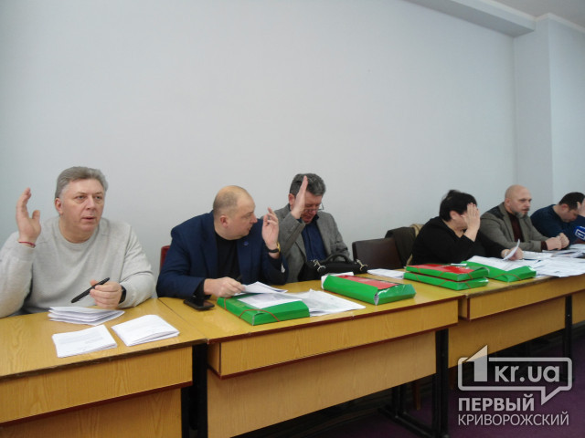 Проблемы аэропорта и водоснабжающих предприятий обсуждали депутаты и чиновники Кривого Рога