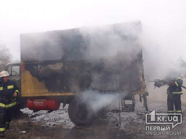 В пгт недалеко от Кривого Рога сгорел грузовик