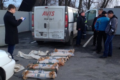 Під час огляду автомобіля на блокпосту під Дніпропетровськом виявлено два гранатомета