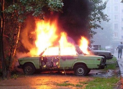 В Кривом Роге горели автомобили ГАЗ-21 и ВАЗ-21