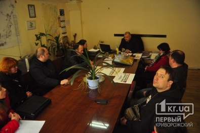 Криворожские активисты пришли к директору КП «Городской троллейбус» и дали неделю на выполнение своих требований