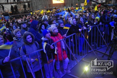В Днепропетровске прошел масштабный митинг за единую Украину. Криворожане присоединились к акции