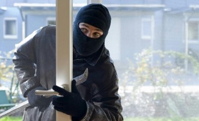 В Кривом Роге мужчина проник в квартиру через окно и ограбил хозяйку (ОБНОВЛЕНО)