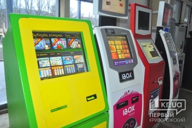 Криворожские активисты изъяли игровой автомат прямо из холла городского автовокзала