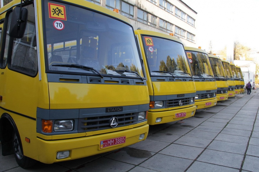 Для всех районов Днепропетровщины закупят новые школьные автобусы