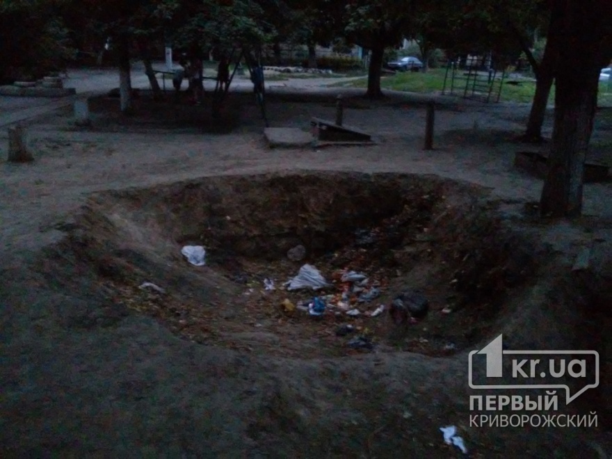 «Свидетели событий»: В Кривом Роге массово выкапывают погреба и оставляют огромные ямы