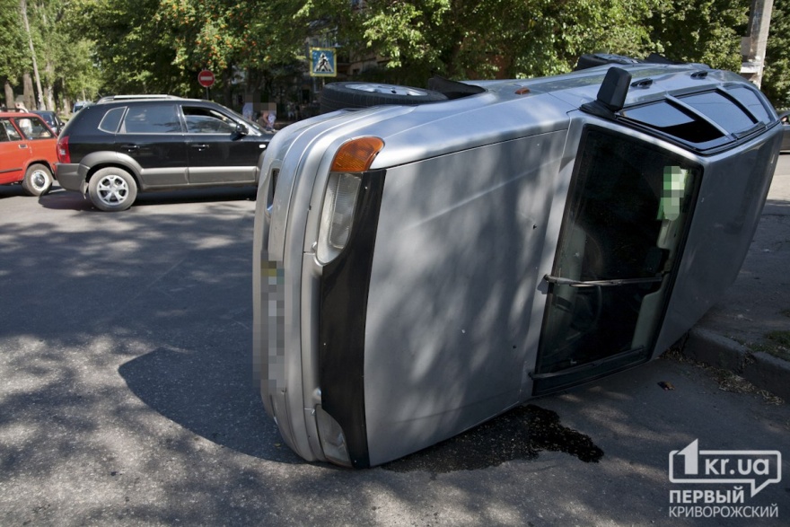 ДТП в Кривом Роге: На аварийном перекрестке столкнулись ВАЗ и Hyundai