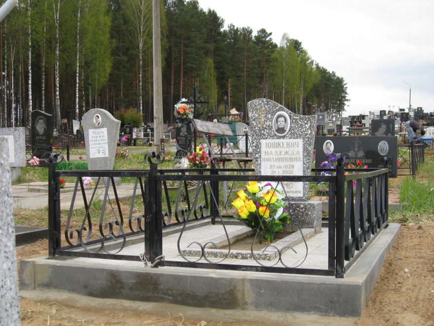 В Кривом Роге проводятся систематические работы по благоустройству городских кладбищ