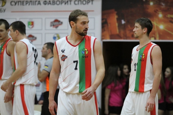Криворожские баскетболисты на выезде разгромили запорожских «казаков»