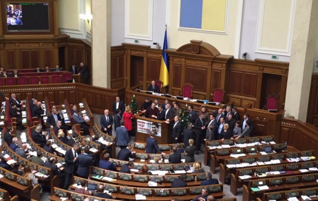 Депутаты от «Самопомічі» заблокировали трибуну Верховной Рады, требуя назначить перевыборы в Кривом Роге