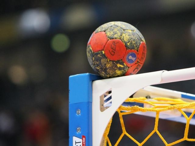 Школьницы из Кривого Рога будут представлять область на всеукраинских соревнованиях по гандболу