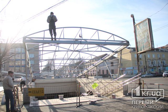 Криворожане смогут пользоваться отремонтированной подземкой на площади Освобождения в начале 2016 года