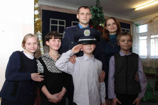 Полиция охраны Криворожского городского отдела УПО поздравила ребятишек с новогодними праздниками