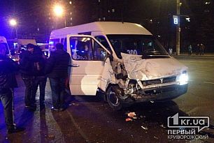В Кривом Роге грузовой Fiat въехал в маршрутку с пассажирами (ИСПРАВЛЕНО) (ОБНОВЛЕНО)