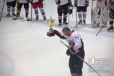 Криворожские хоккеисты одержали победу в матче памяти Анатолия Безсмертного
