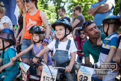Маленькие криворожские велогонщики приняли участие в «Чудернацьких перегонах»
