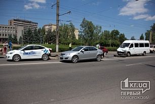В Кривом Роге маршрутка спровоцировала крупное ДТП