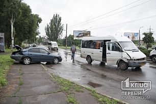 ДТП в Кривом Роге: Маршрутка въехала в Hyundai
