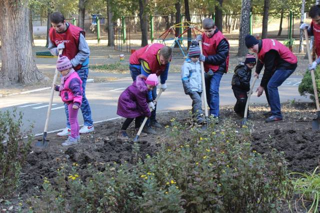 В Кривом Роге Метинвест завершил волонтерскую акцию «Зеленый город»