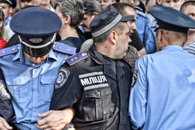 Жителей Днепропетровщины на выборах будут охранять 8 тыс. милиционеров