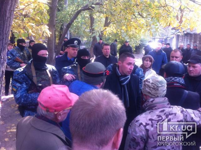 День «тишины» в Кривом Роге: Обыск у кандидата от УКРОПа, вооруженные спецназовцы и «неожиданная» граната