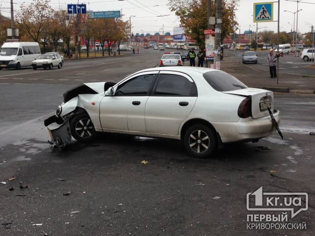 ДТП в Кривом Роге: Два автомобиля столкнулись на проспекте Мира