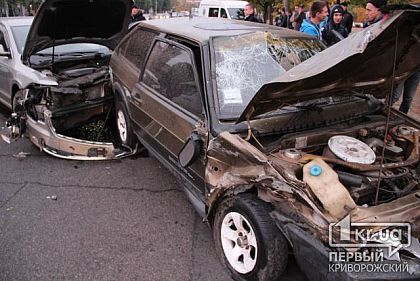 ДТП в Кривом Роге: на улице Мелешкина столкнулись два автомобиля