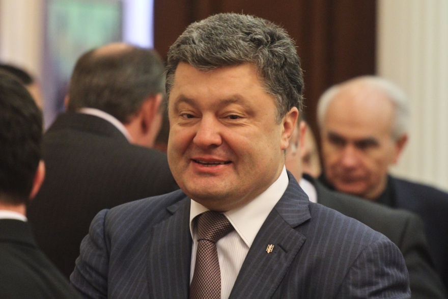 Петр Порошенко планирует до конца года проиндексировать зарплаты и пенсии украинцев