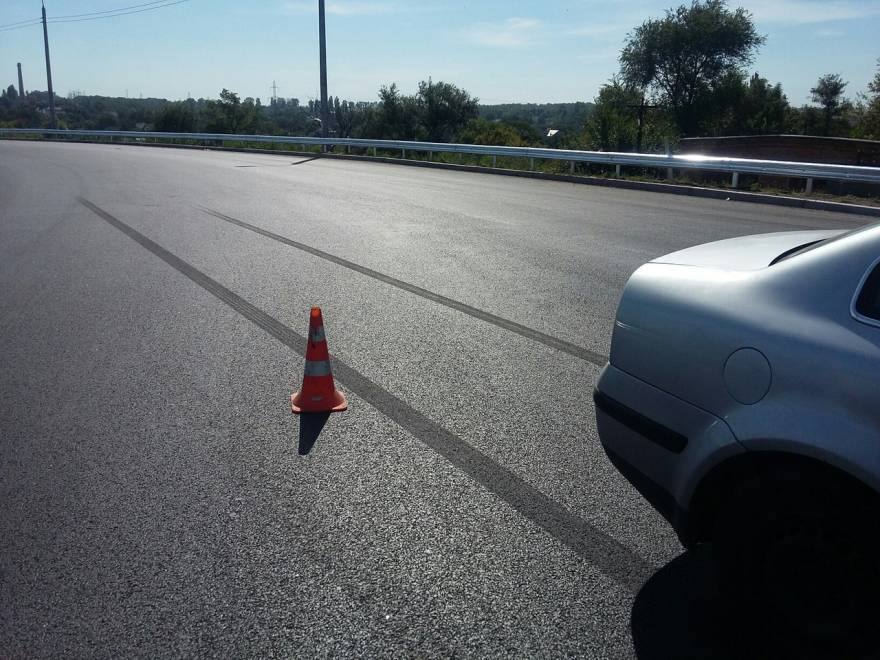 В Кривом Роге произошло ДТП на отремонтированной дороге возле дамбы КРЭСа
