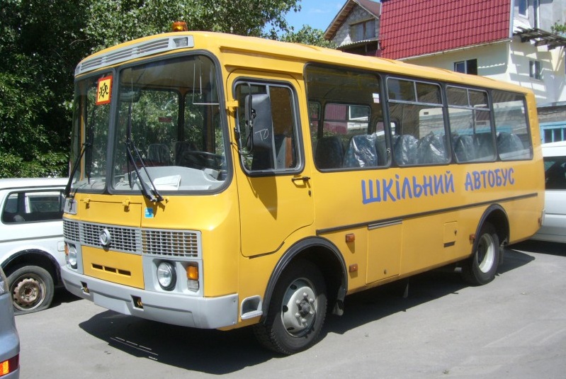 Всі райони Дніпропетровщини отримують нові шкільні автобуси, - ОДА