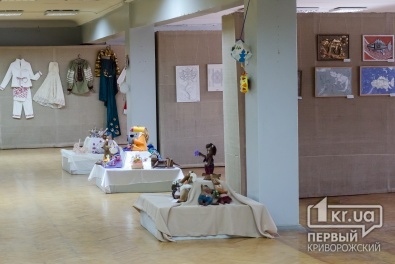 В Кривом Роге открылась выставка-конкурс дизайнерского искусства «Курсор-2015. Форма. Образ»