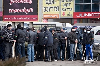 Прокуратура Кривого Рога допрашивает должностных лиц ГОКов на причастность к поставке «титушек»