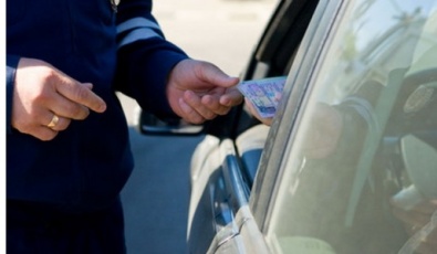 Криворожские водители предпочитают давать взятки сотрудникам ГАИ при нарушении ПДД (СОЦОПРОС)