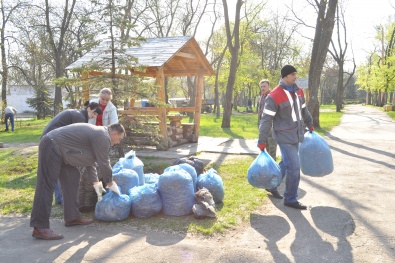 Криворожские волонтеры Метинвеста приняли участие в акции «Чистый город»