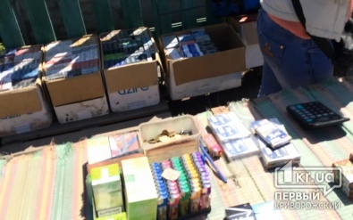 В Кривом Роге активисты общественных организаций накрыли точку по продаже контрабандных сигарет