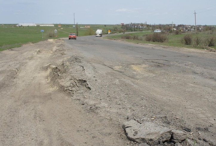 Жители Нового Буга перекроют трассу «Николаев - Кривой Рог» из-за ужасного состояния дороги