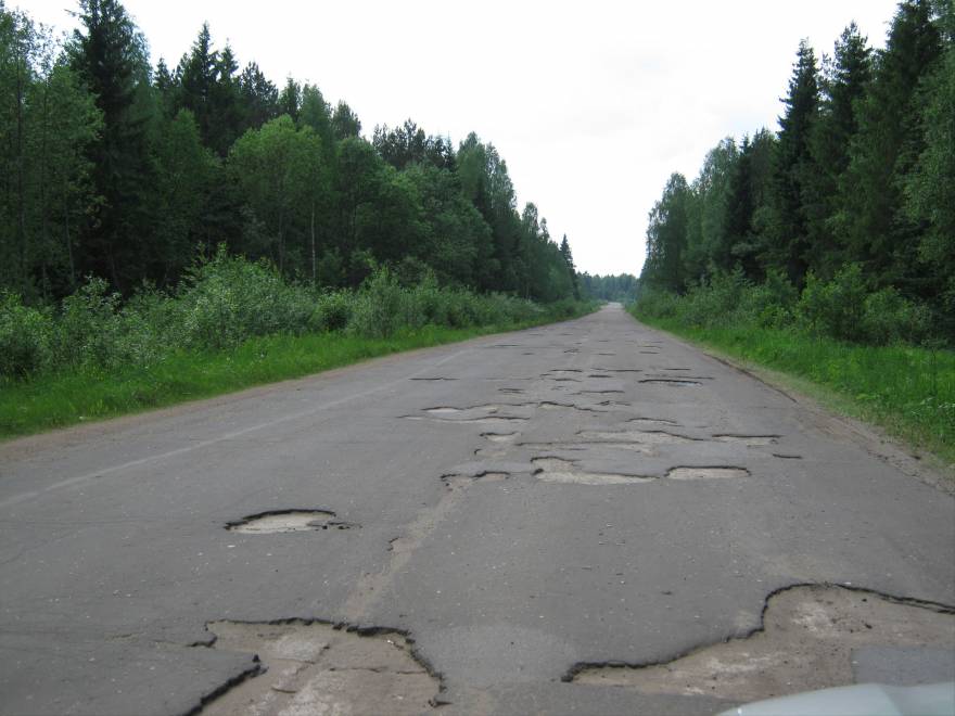 «Попроси у президента»: Украинцы требуют капитального ремонта дорог в криворожском направлении