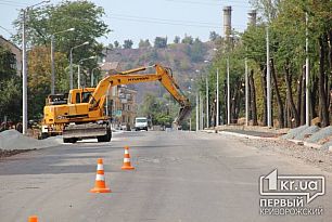 В Кривом Роге начались подготовительные работы по установке контактной сети троллейбусной линии на улице Рзянкина