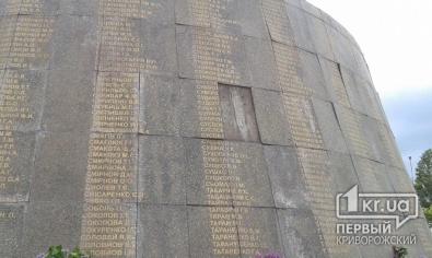 «Свидетели событий»: Монумент «Часы памяти» рушится на глазах