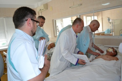 Областной совет выделил средства больнице им. Мечникова на лечение раненых
