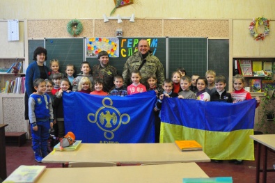 Боец батальона «Кривбасс» провел встречу с учащимися криворожской школы №93