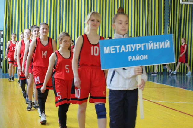 В Кривом Роге состоялся турнир по баскетболу среди школьниц и студенток