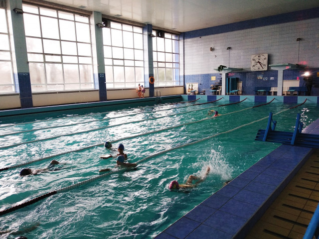 Обновленный бассейн и удобные залы: ЦГОК отремонтировал спортшколу в Покровском районе