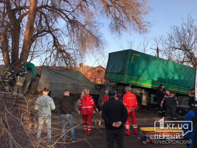 ОНЛАЙН: в Кривом Роге грузовик слетел с моста, есть пострадавшие
