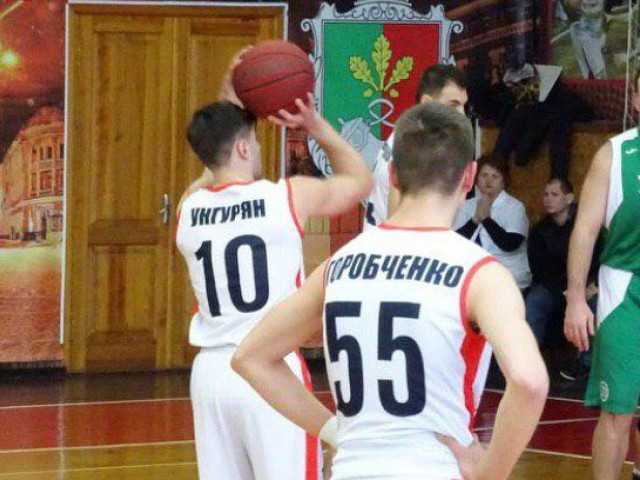 Криворожские баскетболисты выбороли победу во второй матчевой встрече с одесситами