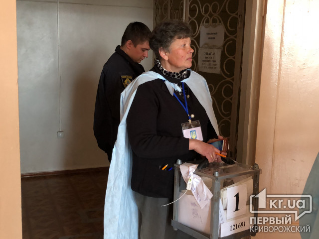 На спецучастке в криворожской «тысячке» по состоянию на 9:50 проголосовало 98% избирателей, которые изъявили желание выбирать Президента