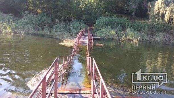 Полтора месяца понадобилось криворожским чиновникам, чтобы приступить к ремонту затопленного моста