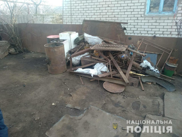 В Широковском районе на территории частного домовладения обустроили незаконный пункт приема металла