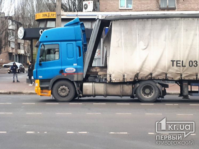 В Кривом Роге грузовик на центральном  проспекте применил экстренное торможение, – свидетели