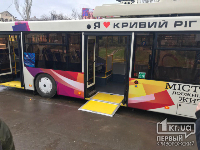 В Кривом Роге на маршрут выехали новые коммунальные автобусы и троллейбусы